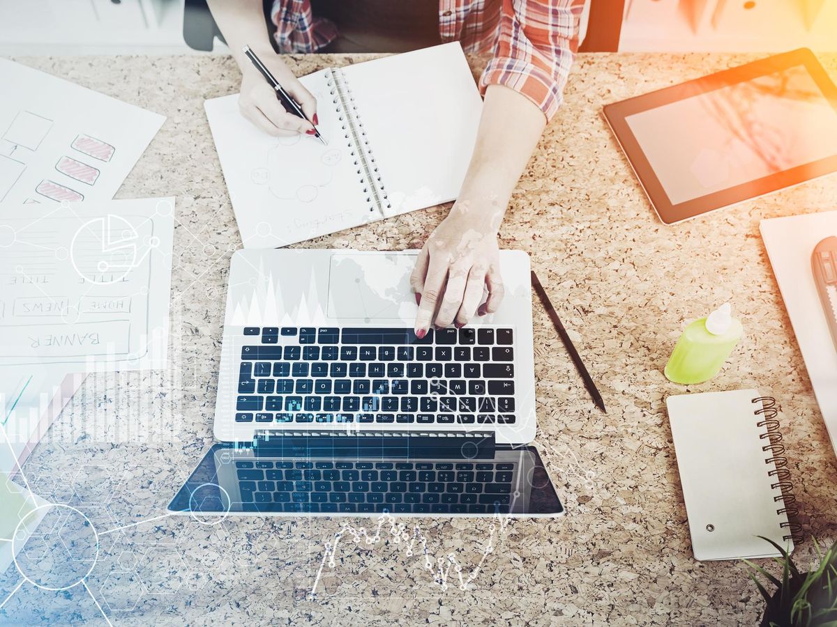 Budowanie autorytetu eksperta w internecie – sprawdzone metody skutecznej autoprezentacji